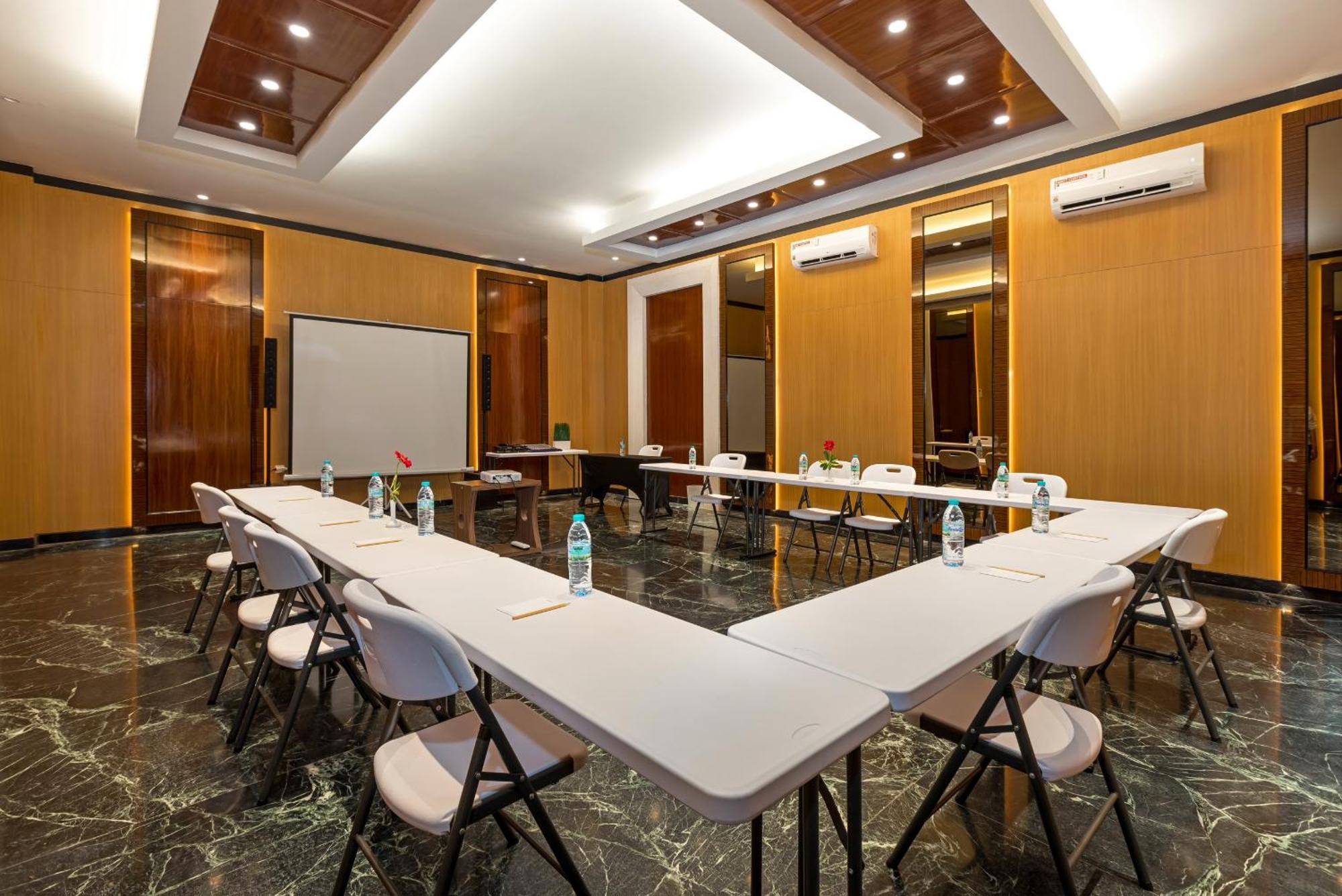 Boss Legian Hotel Powered By Archipelago Dış mekan fotoğraf